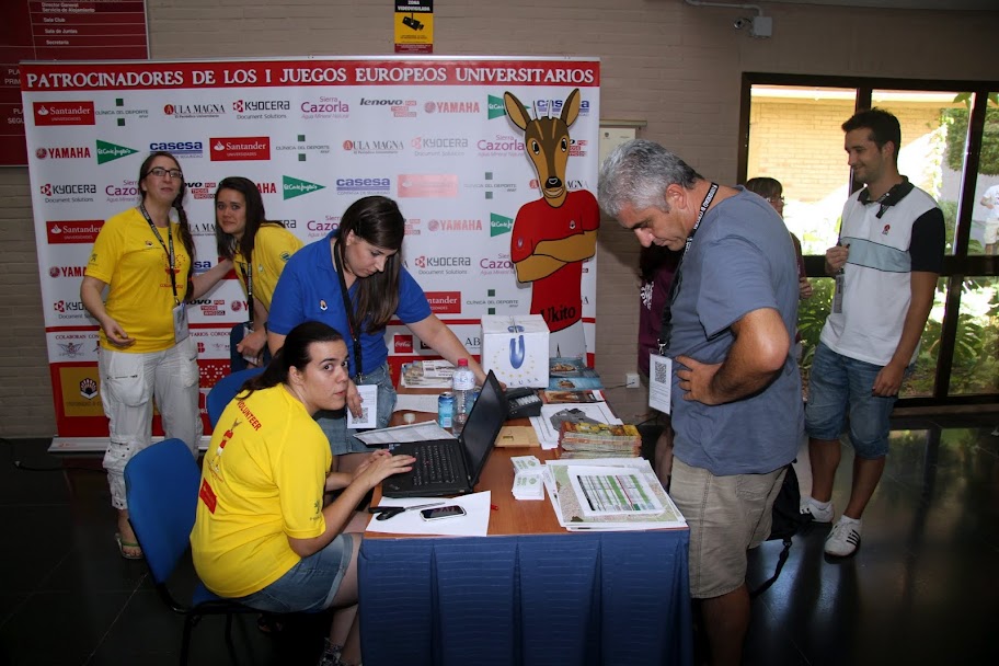 120711 Acreditaciones 03.JPG